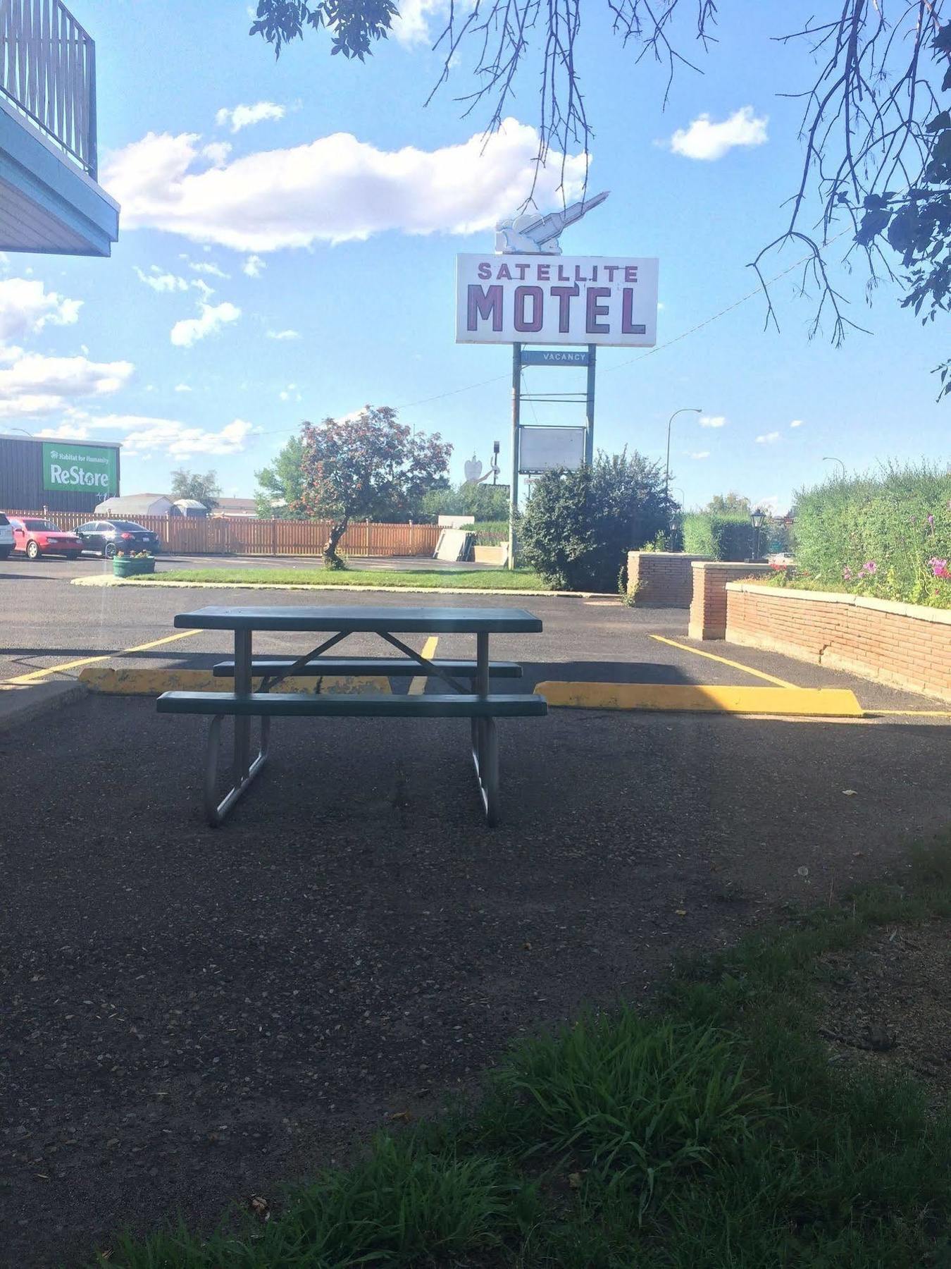 Motel Satellite Medicine Hat