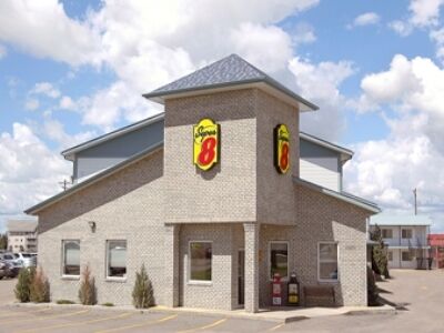 Super 8 By Wyndham Medicine Ab Motel