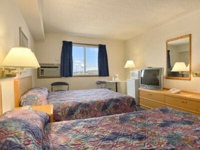Motel Super 8 By Wyndham Medicine Ab 2*