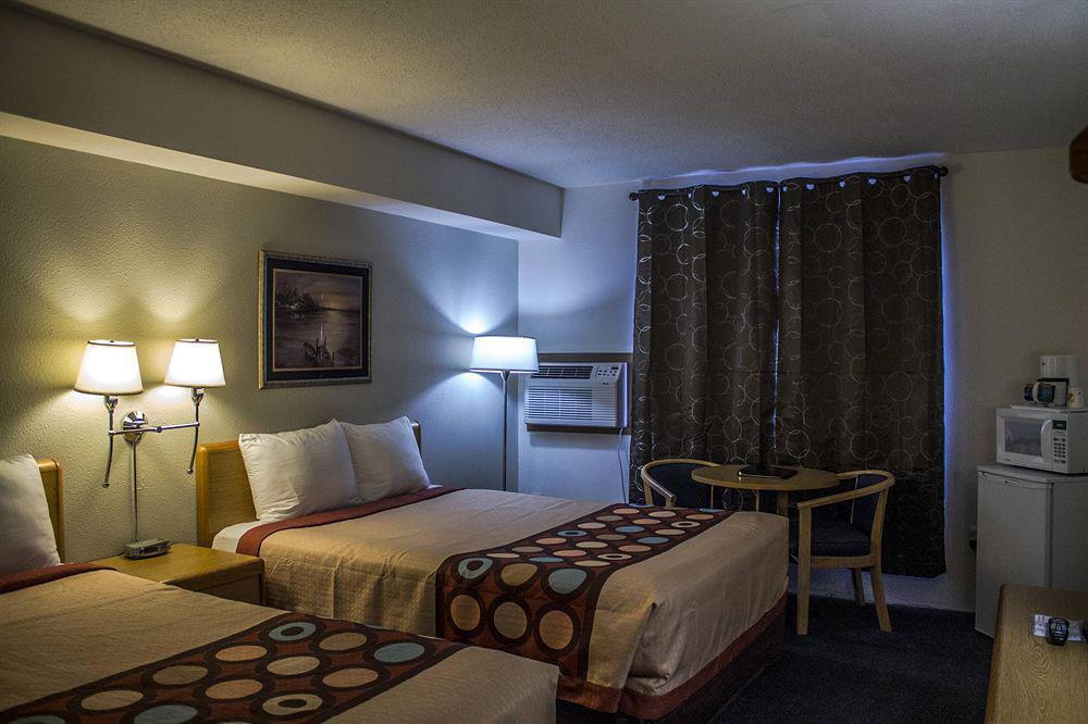 Super 8 By Wyndham Medicine Ab Motel 2*