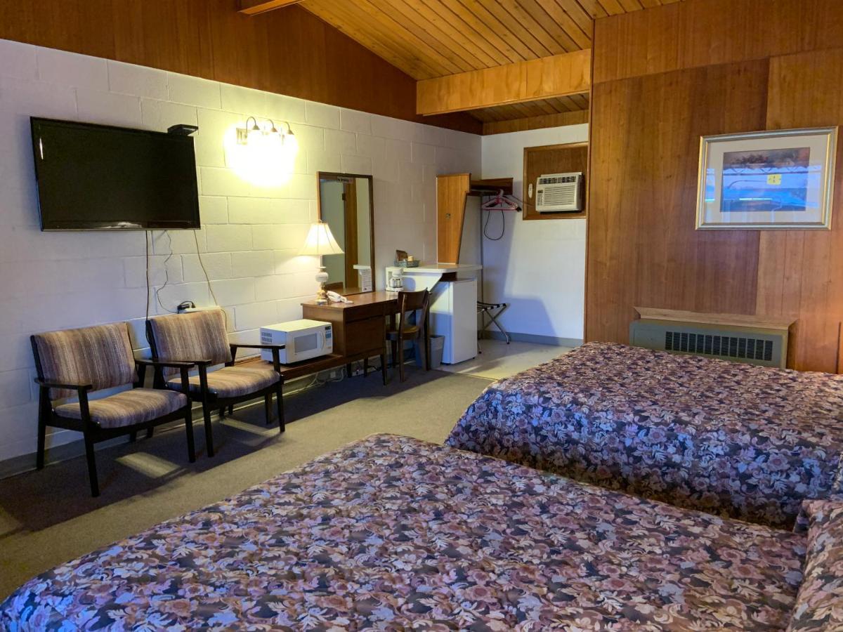 Motel Ace Crown