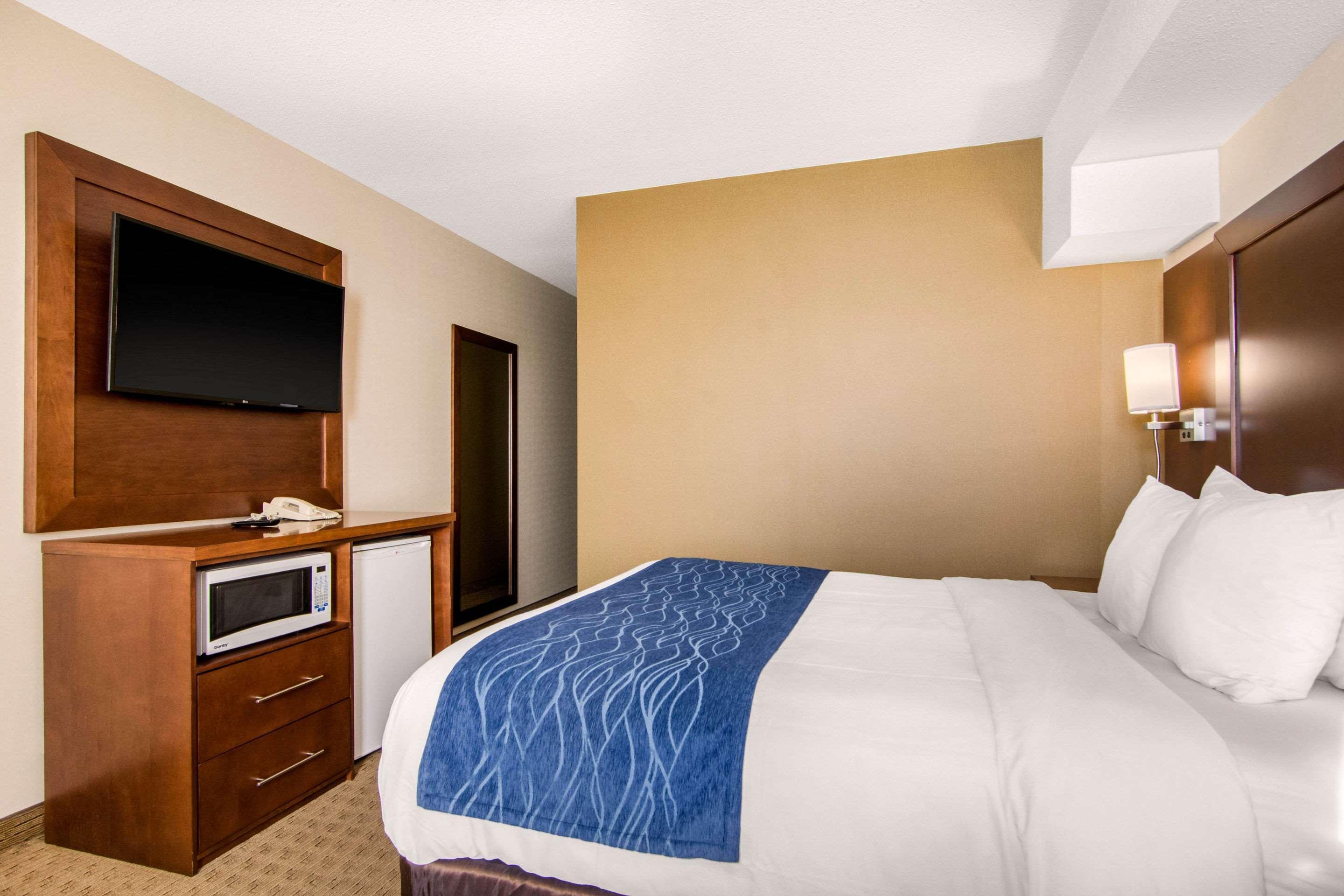 Comfort & Hotel Medicine Hat