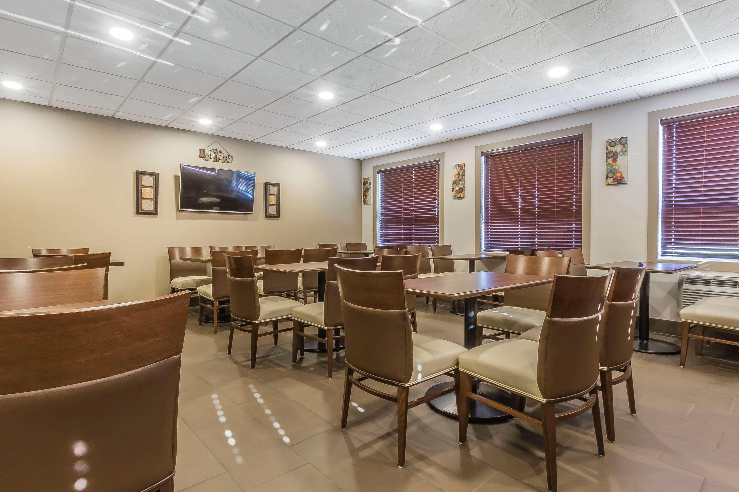 Comfort & Hotel Medicine Hat