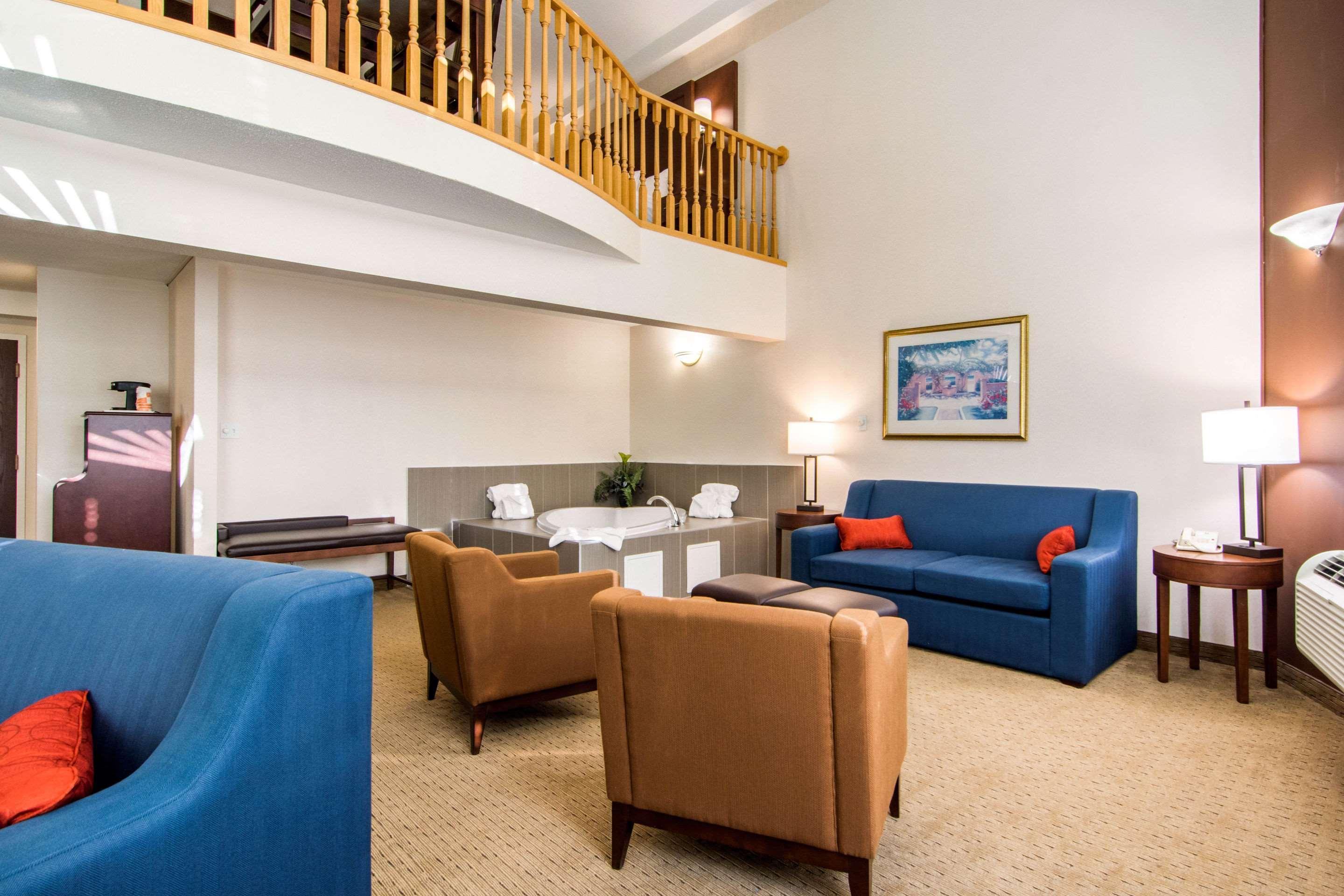 Comfort & Hotel Medicine Hat