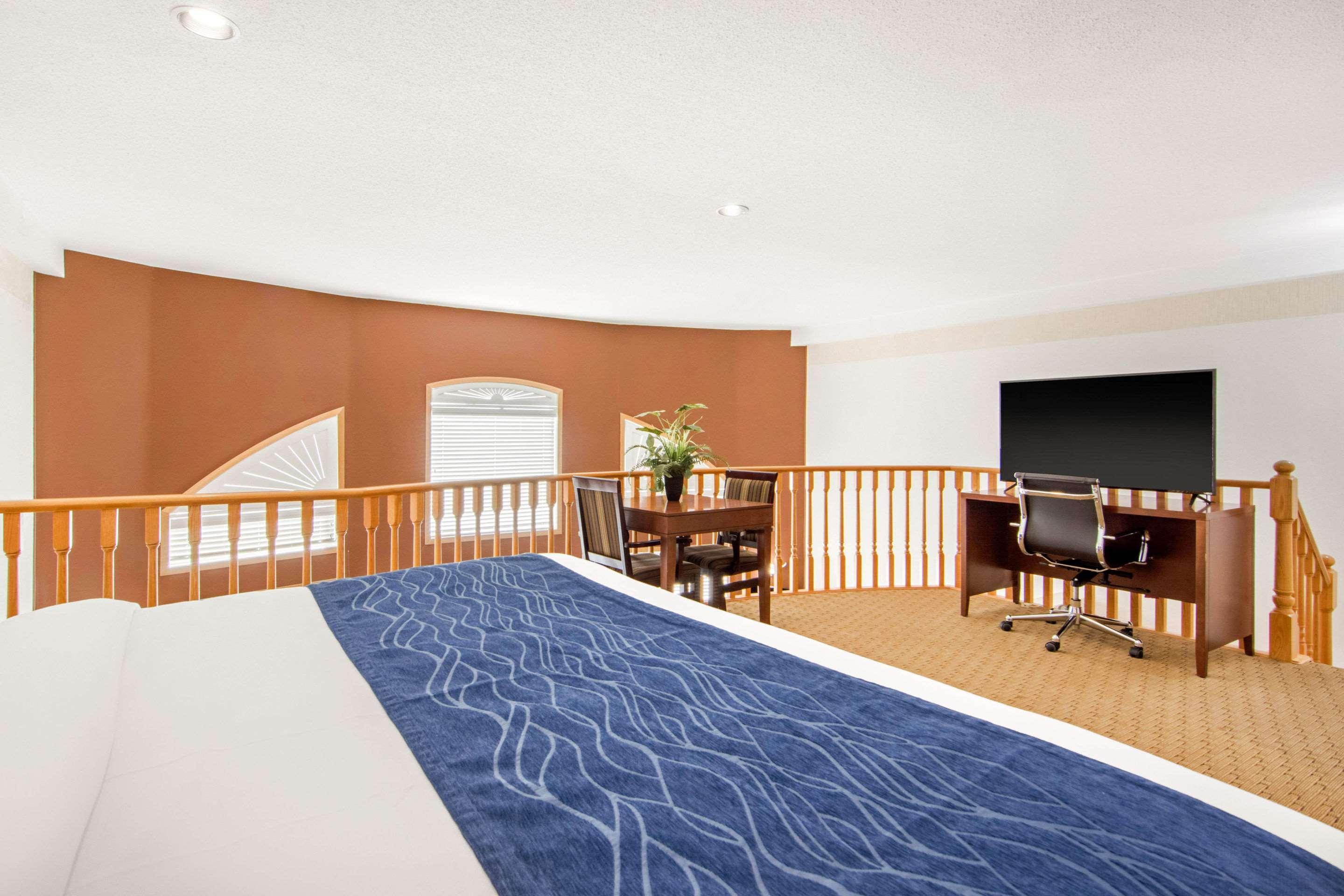 Comfort & Hotel Medicine Hat
