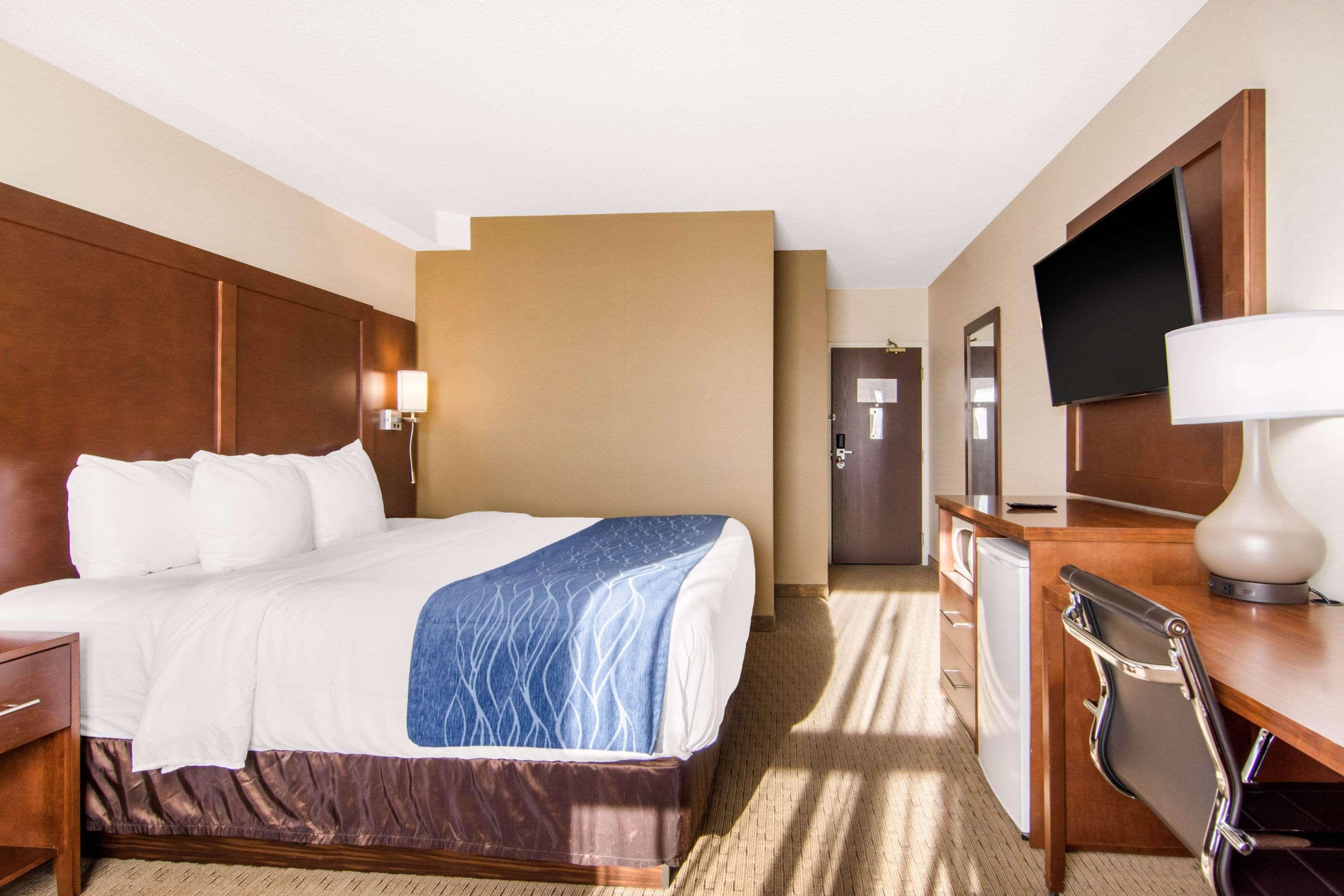 Comfort & Hotel Medicine Hat