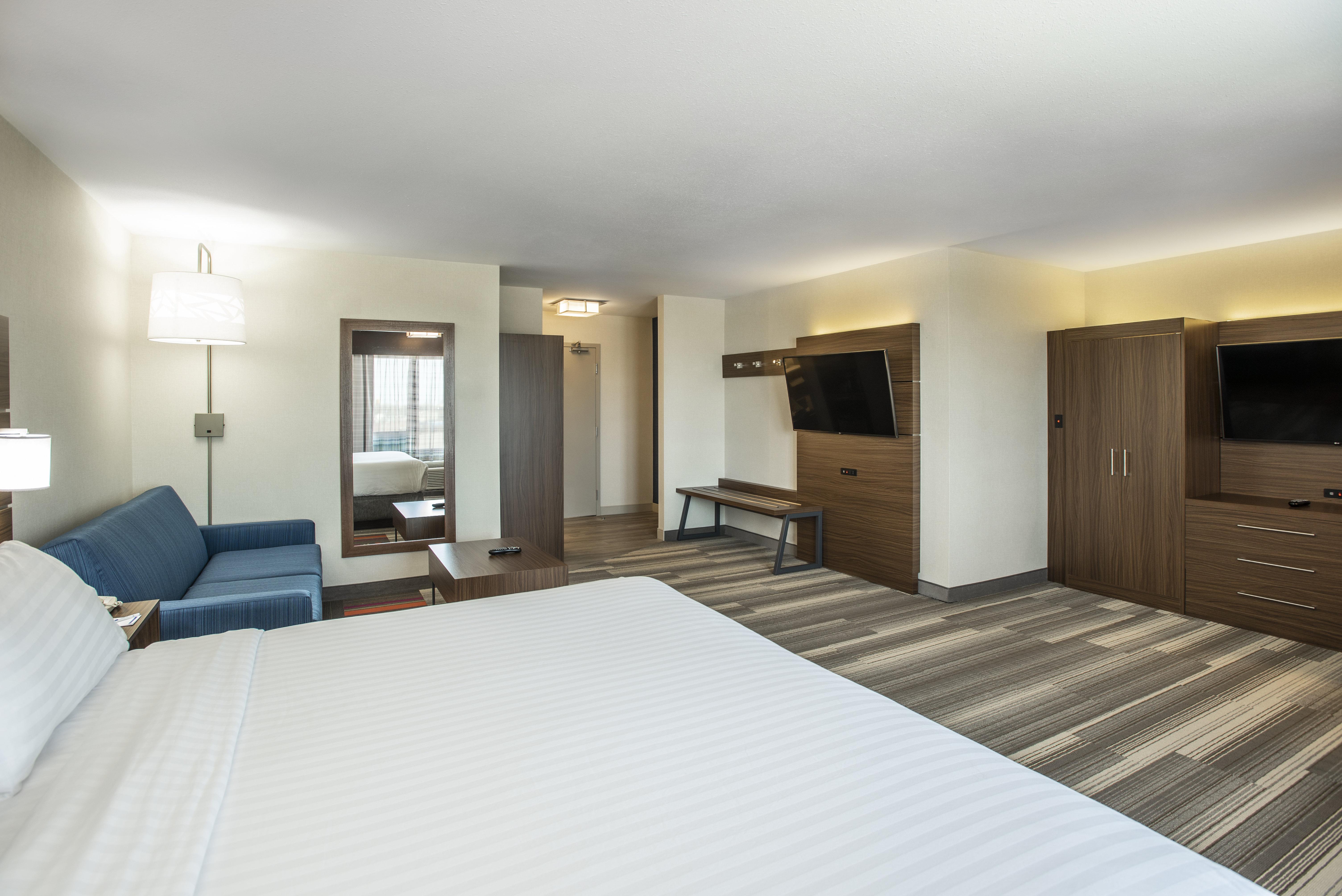 Holiday Express & By Ihg Hotel