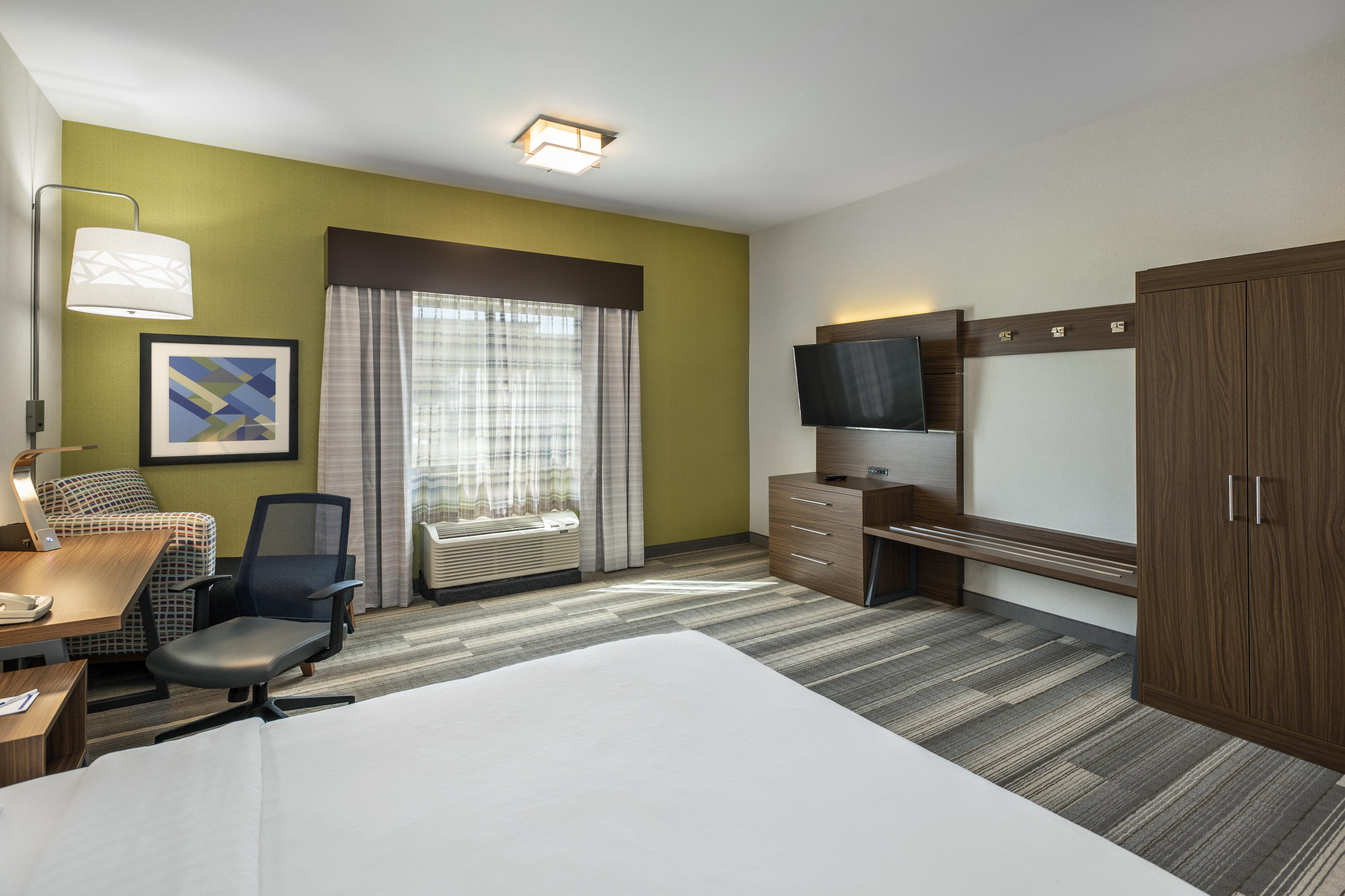 Holiday Express & By Ihg 4*