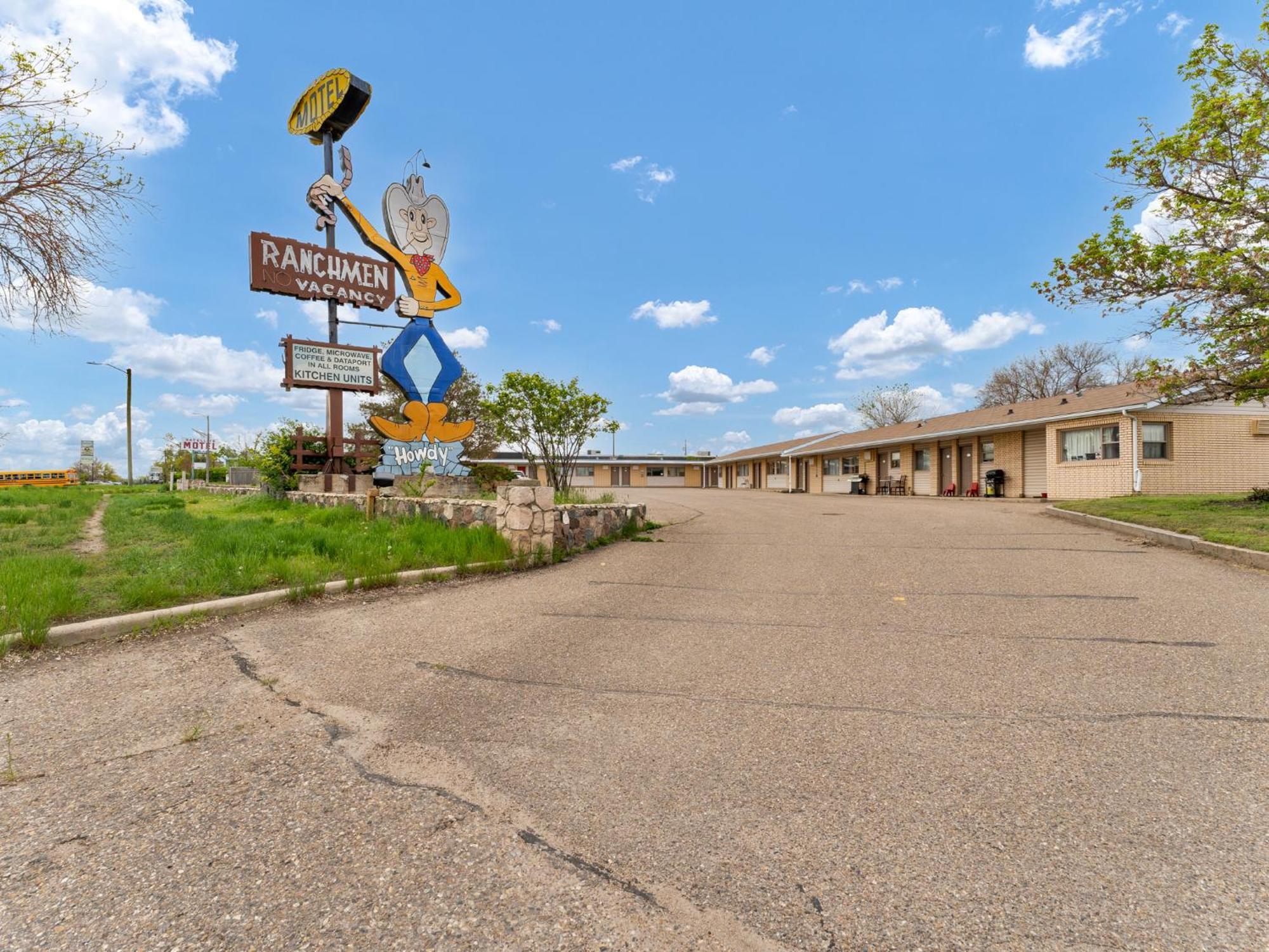 Ranchmen Motel 2*