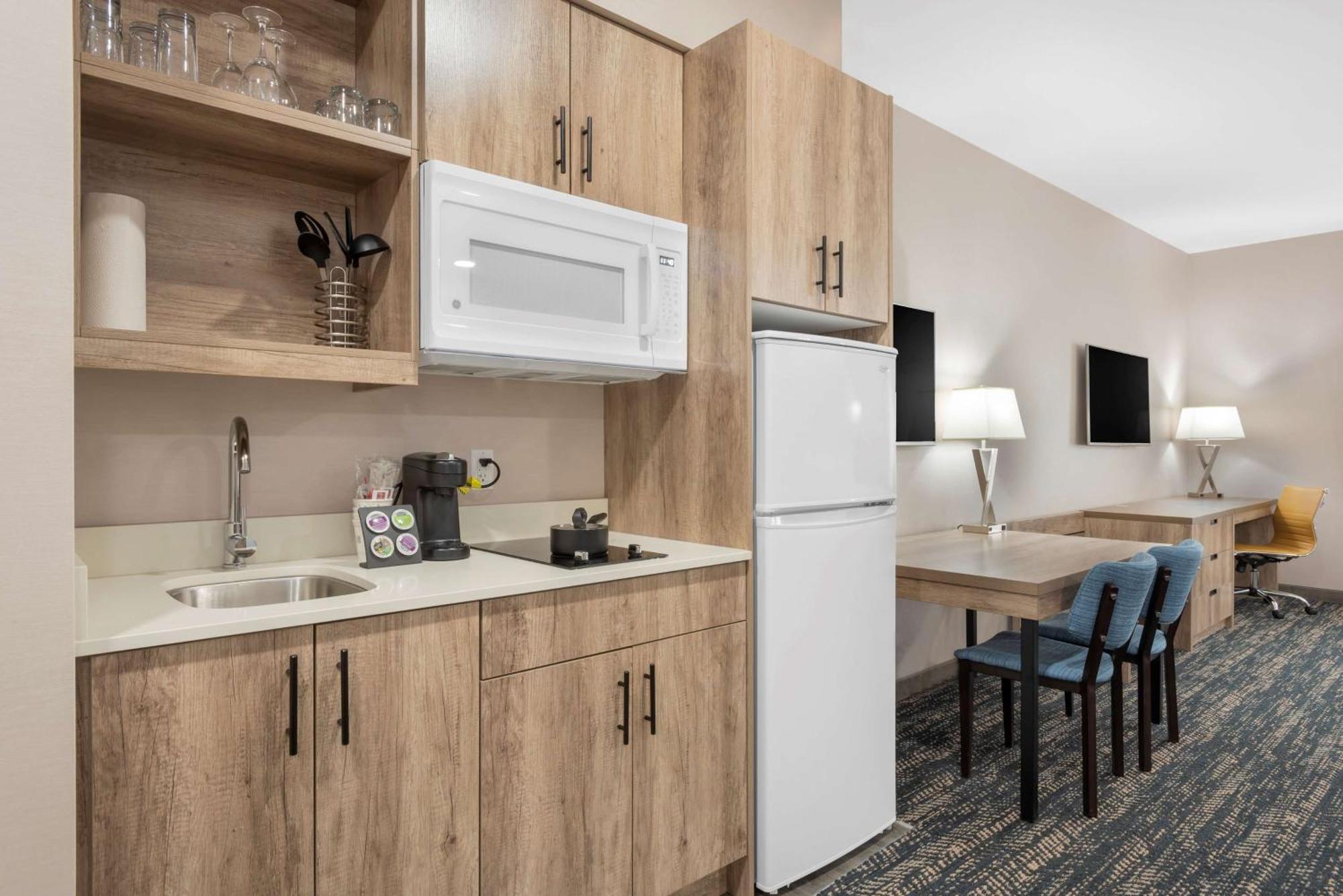 Western Premier Executive Residency Medicine 3* Medicine Hat
