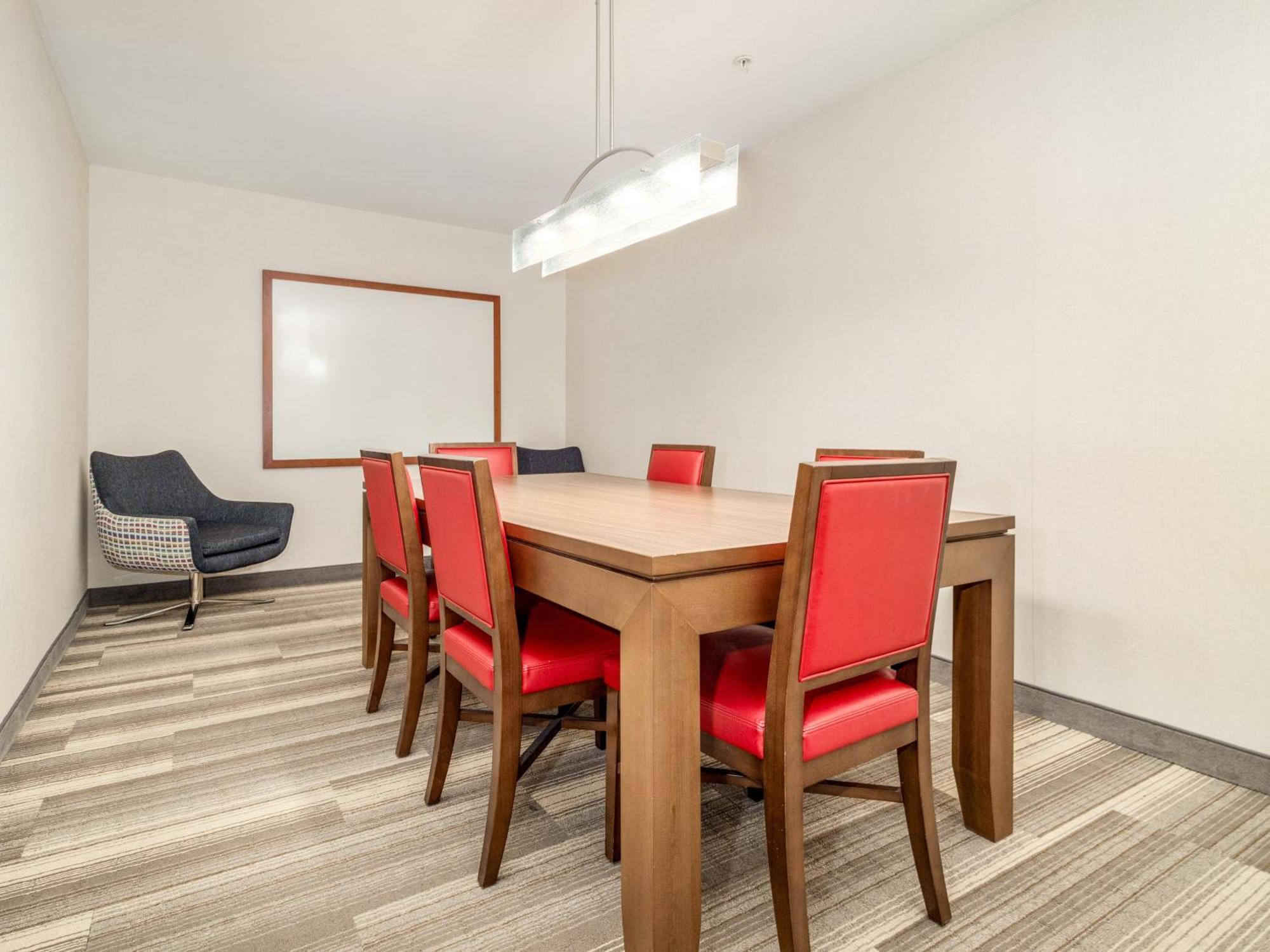 Holiday Express & By Ihg Medicine Hat