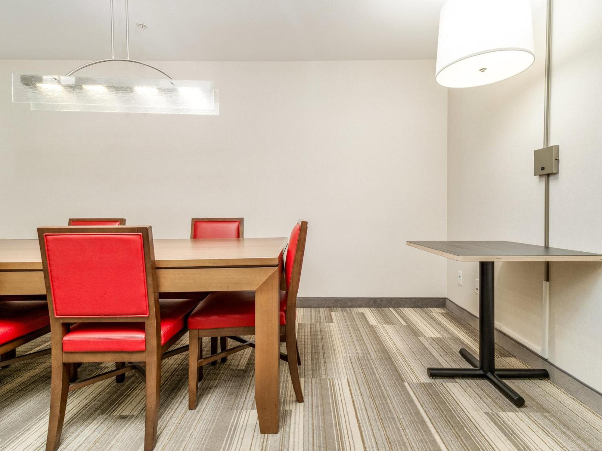 Holiday Express & By Ihg 4* Medicine Hat