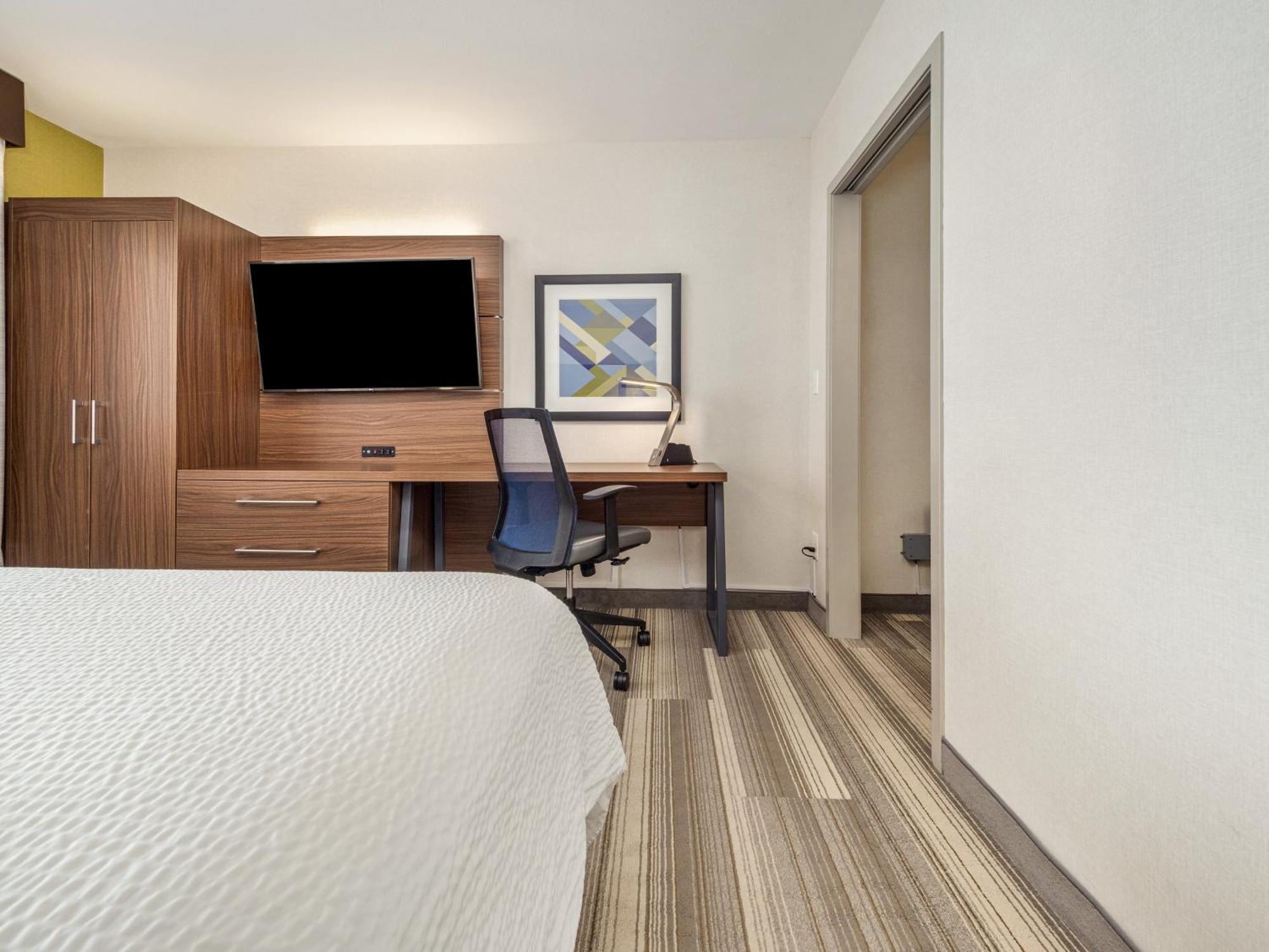 Holiday Express & By Ihg Hotel Medicine Hat