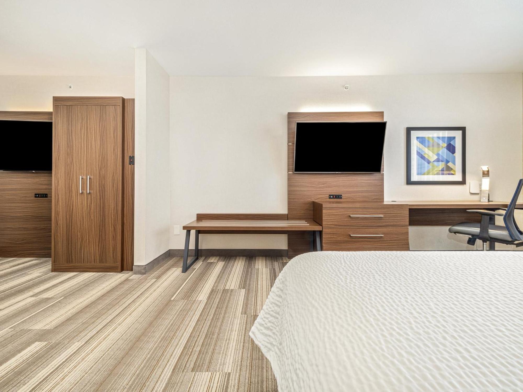Holiday Express & By Ihg Hotel