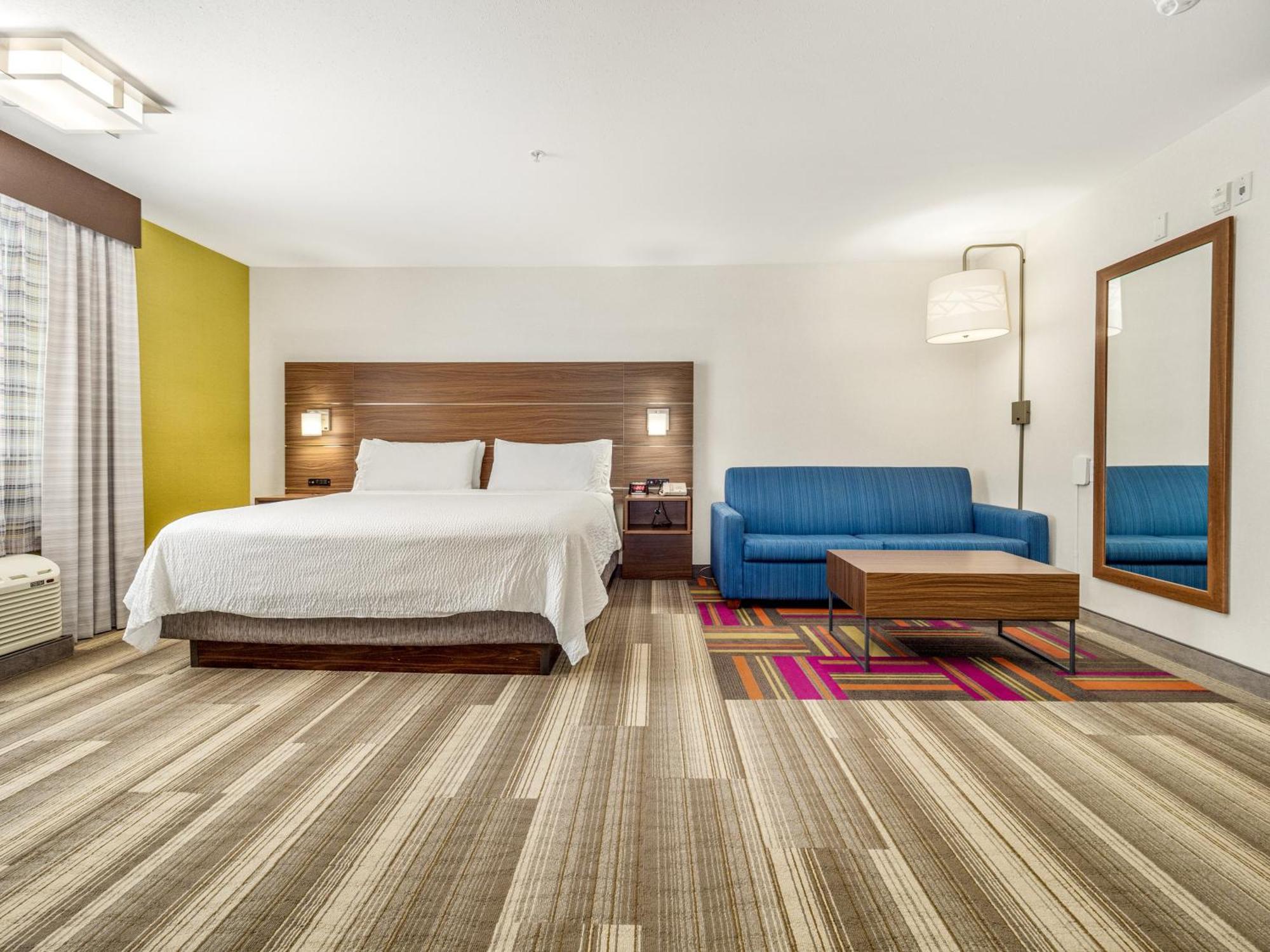 Holiday Express & By Ihg 4*