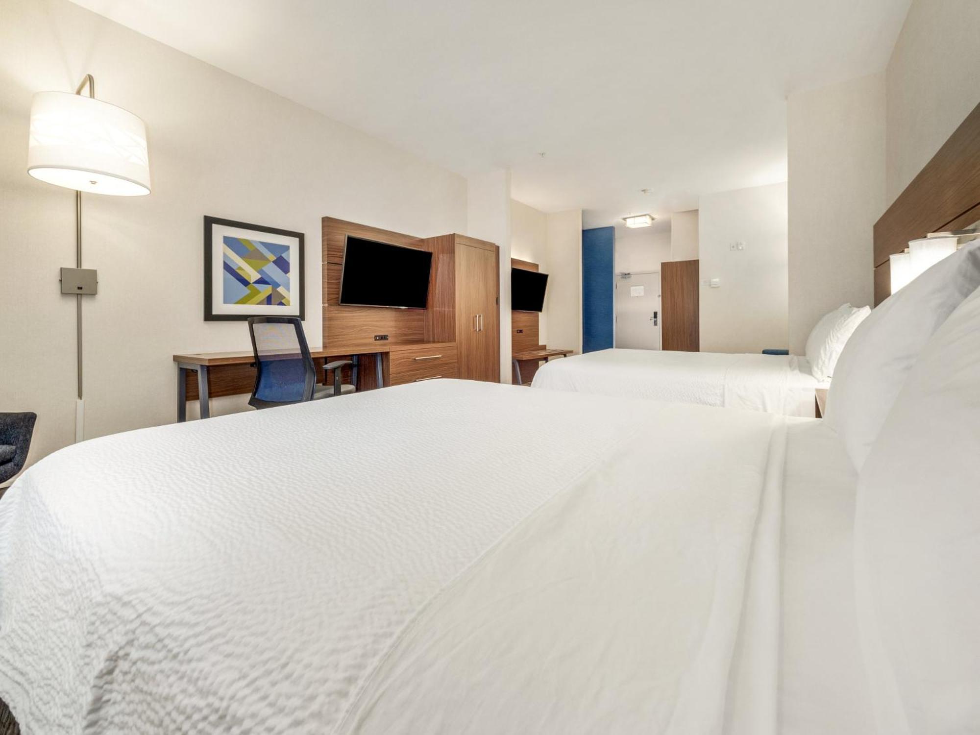Holiday Express & By Ihg Hotel 4*