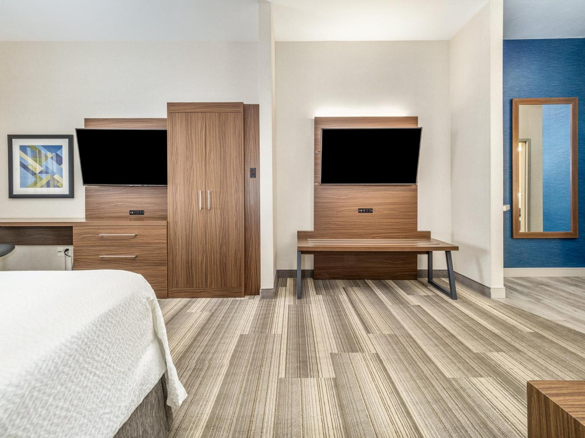 Holiday Express & By Ihg 4* Medicine Hat