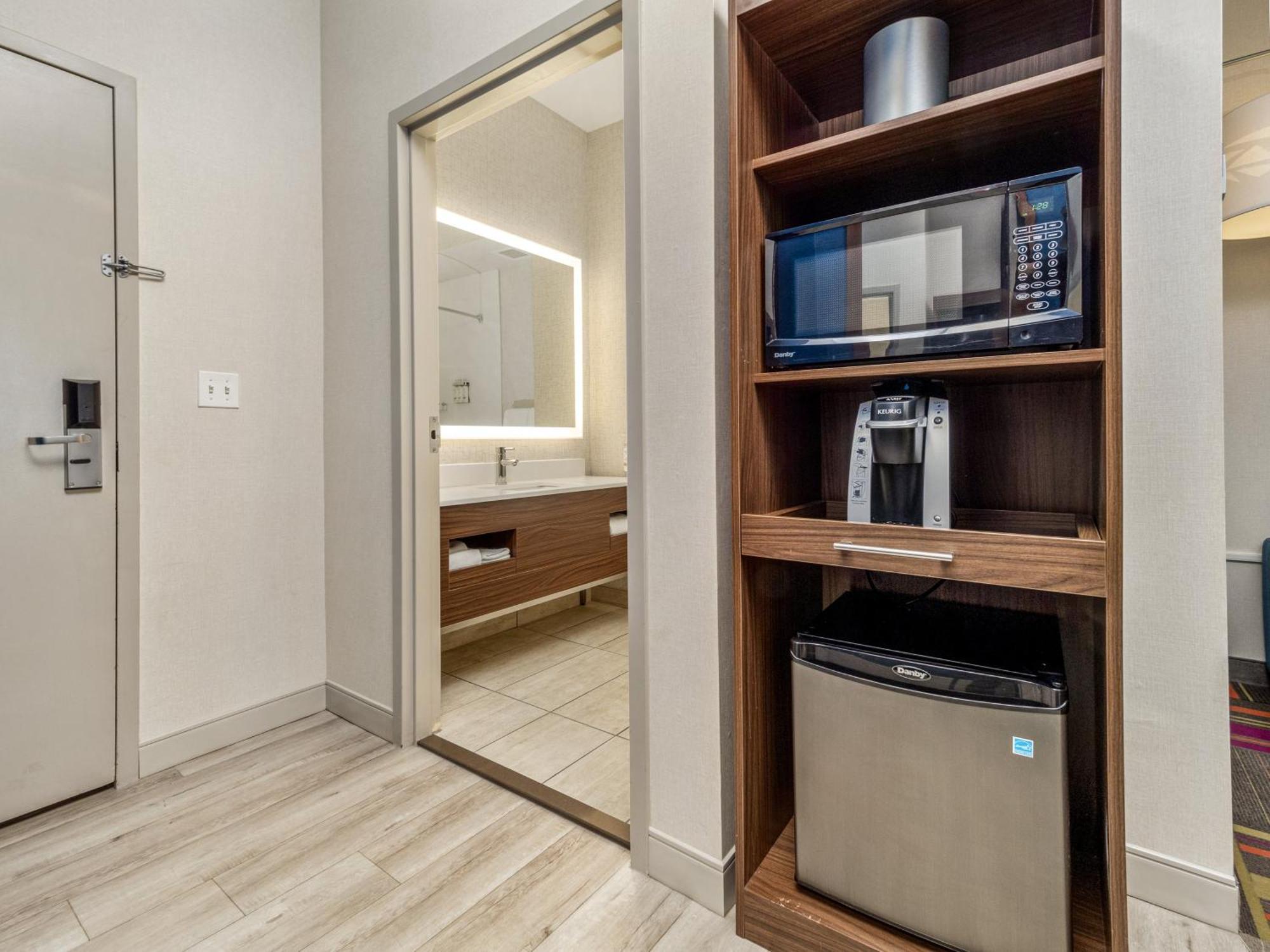 Hotel Holiday Express & By Ihg Medicine Hat