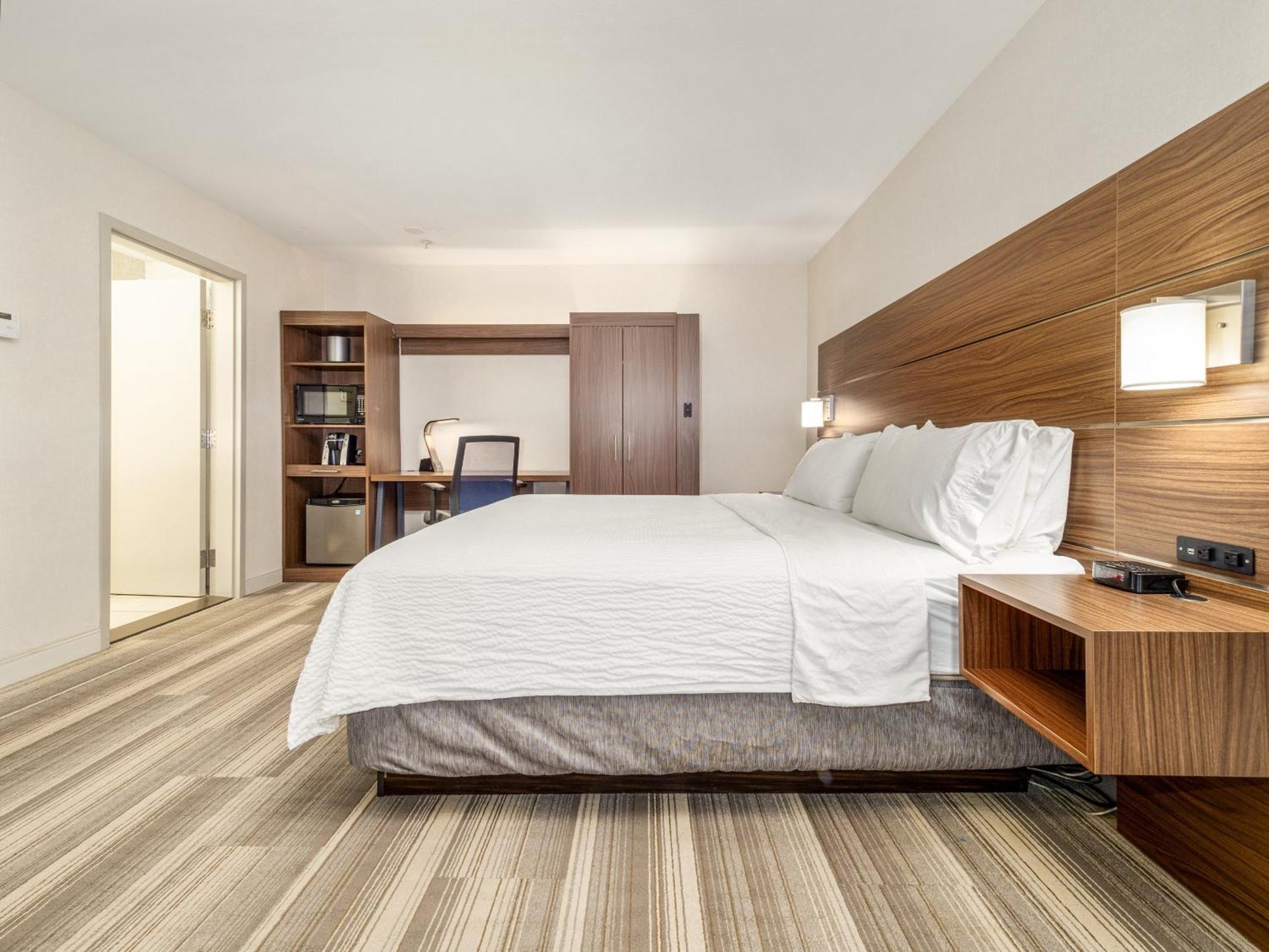 Hotel Holiday Express & By Ihg Medicine Hat