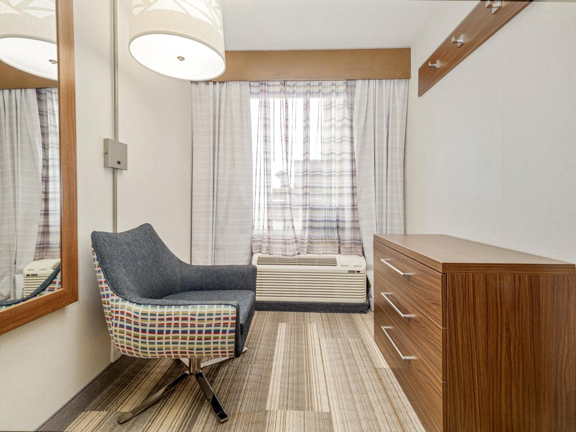 Holiday Express & By Ihg Medicine Hat