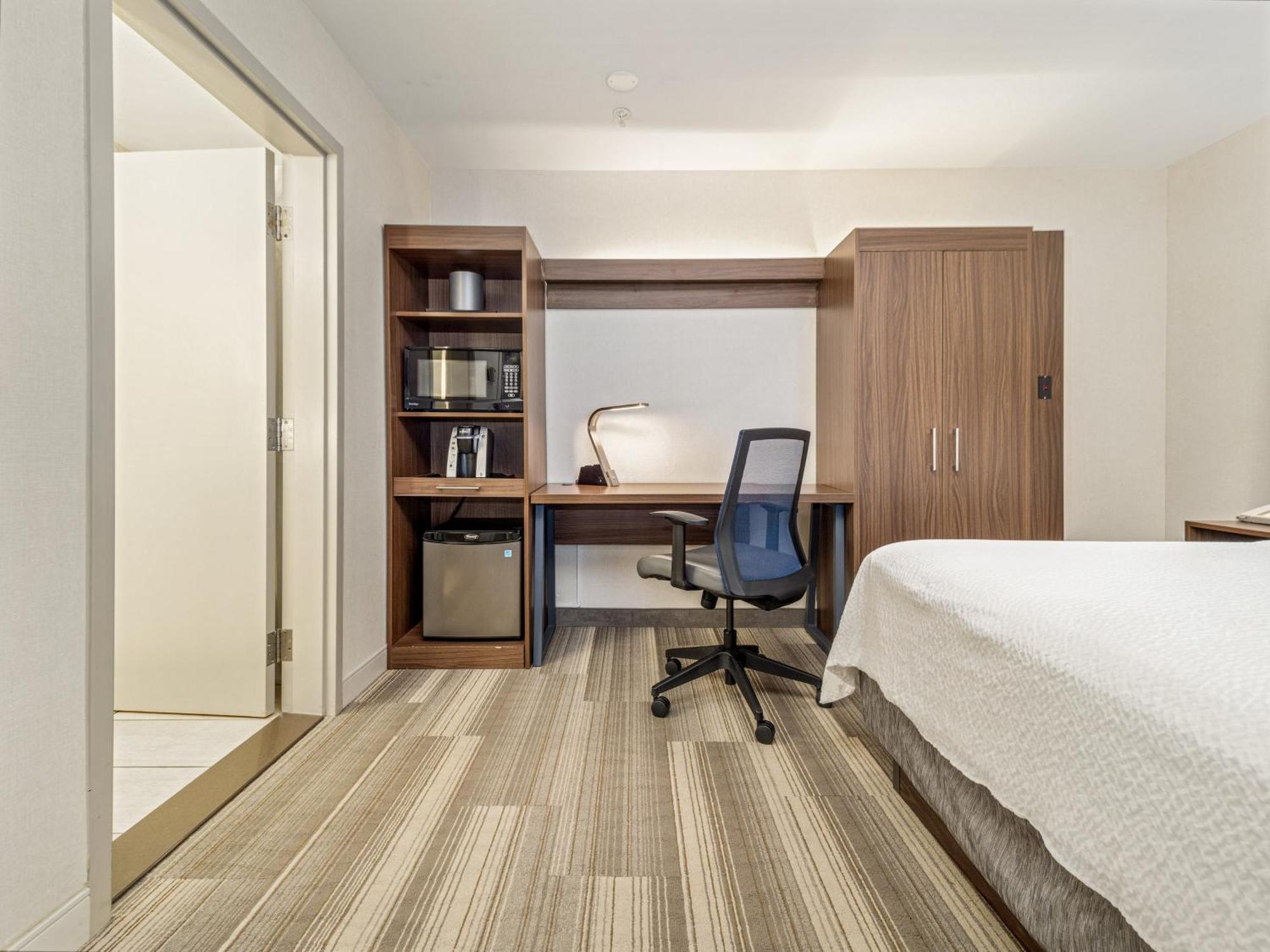 Holiday Express & By Ihg 4* Medicine Hat