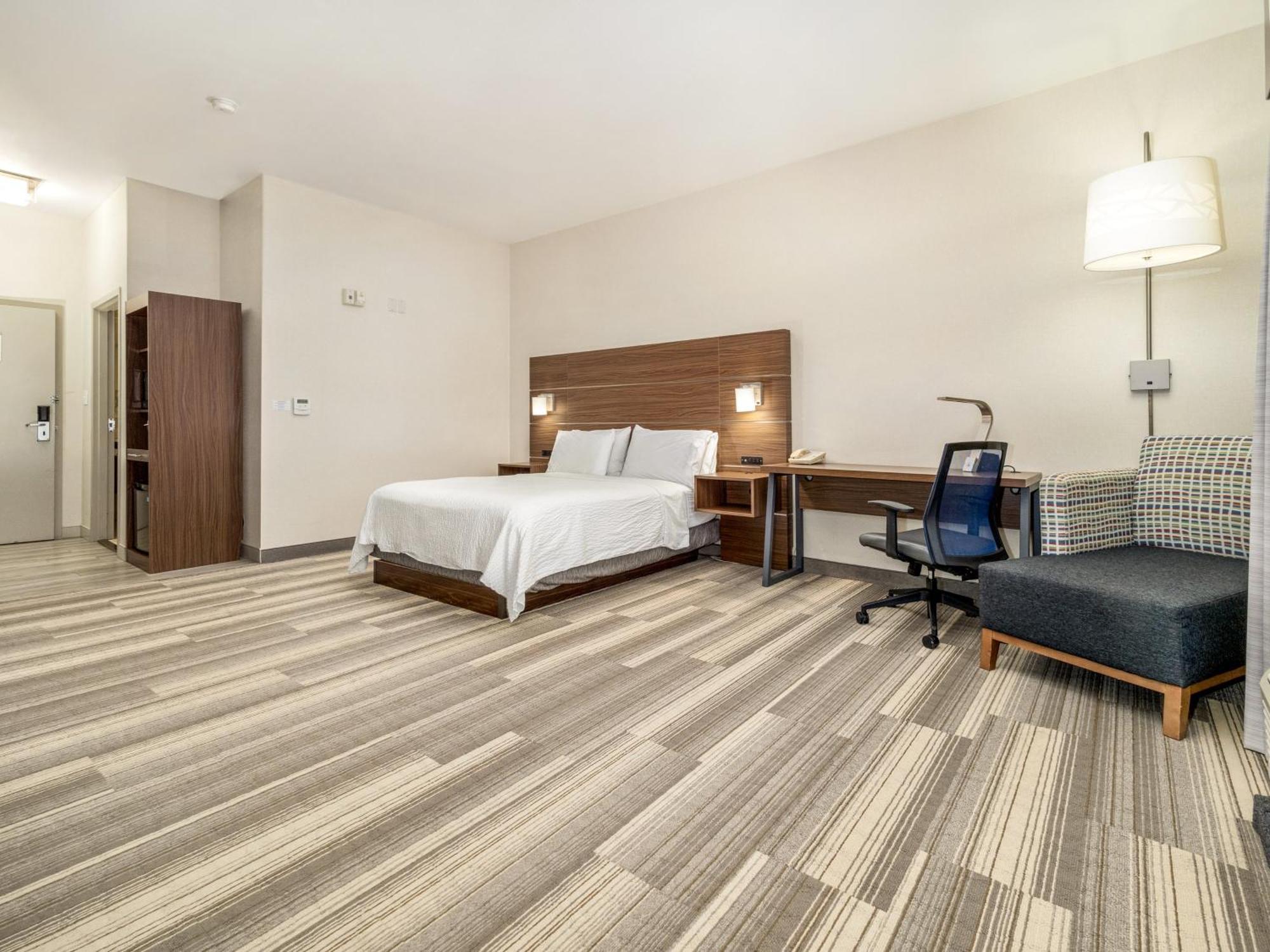 Holiday Express & By Ihg Hotel 4*