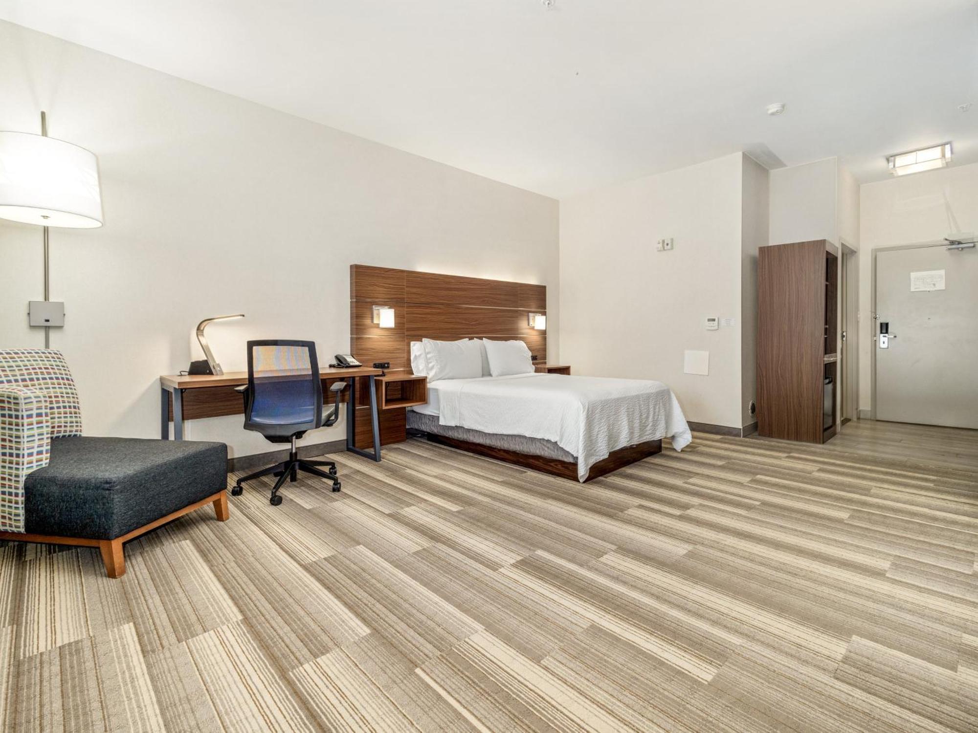 Hotel Holiday Express & By Ihg Medicine Hat