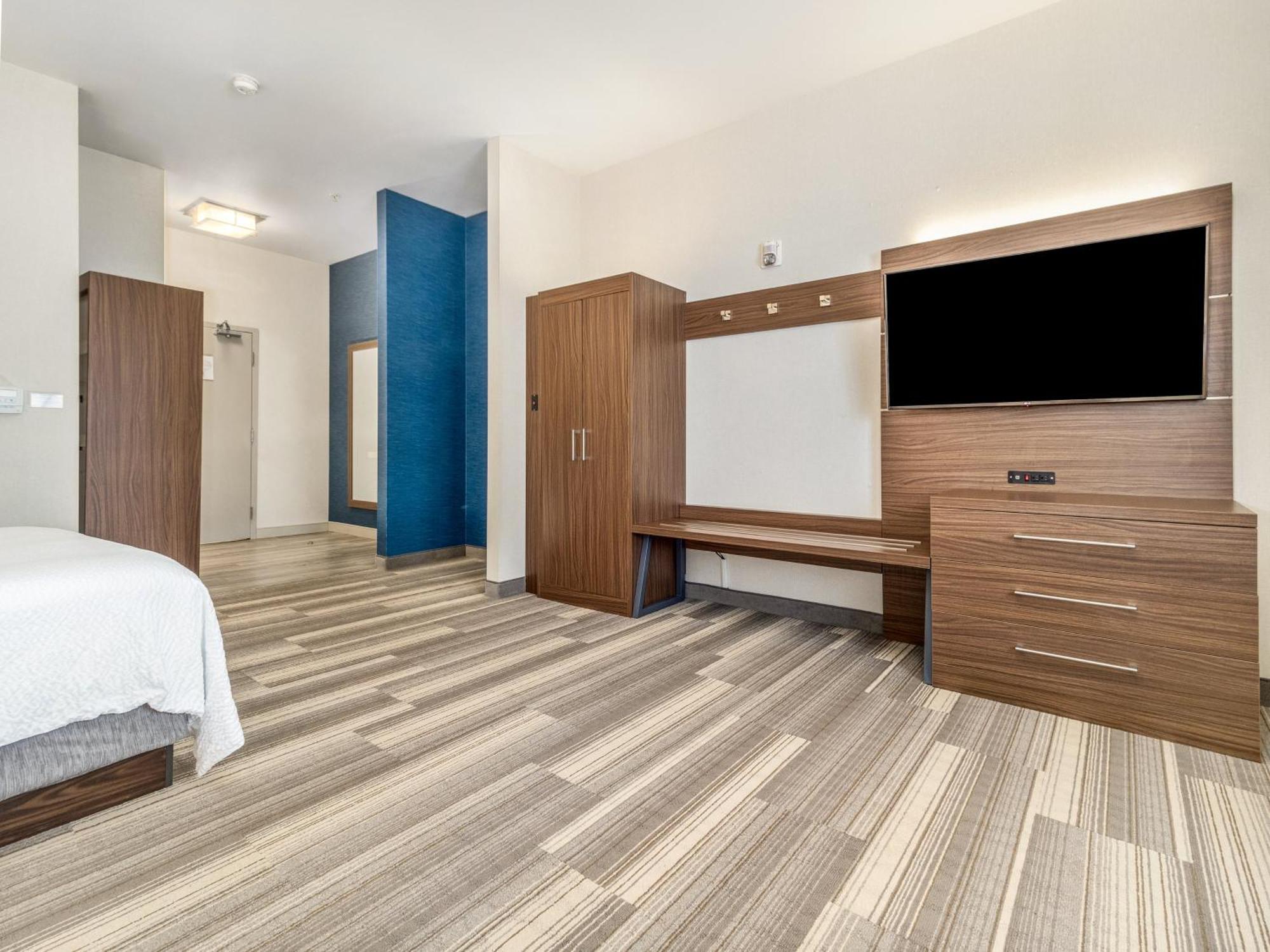 Holiday Express & By Ihg 4* Medicine Hat