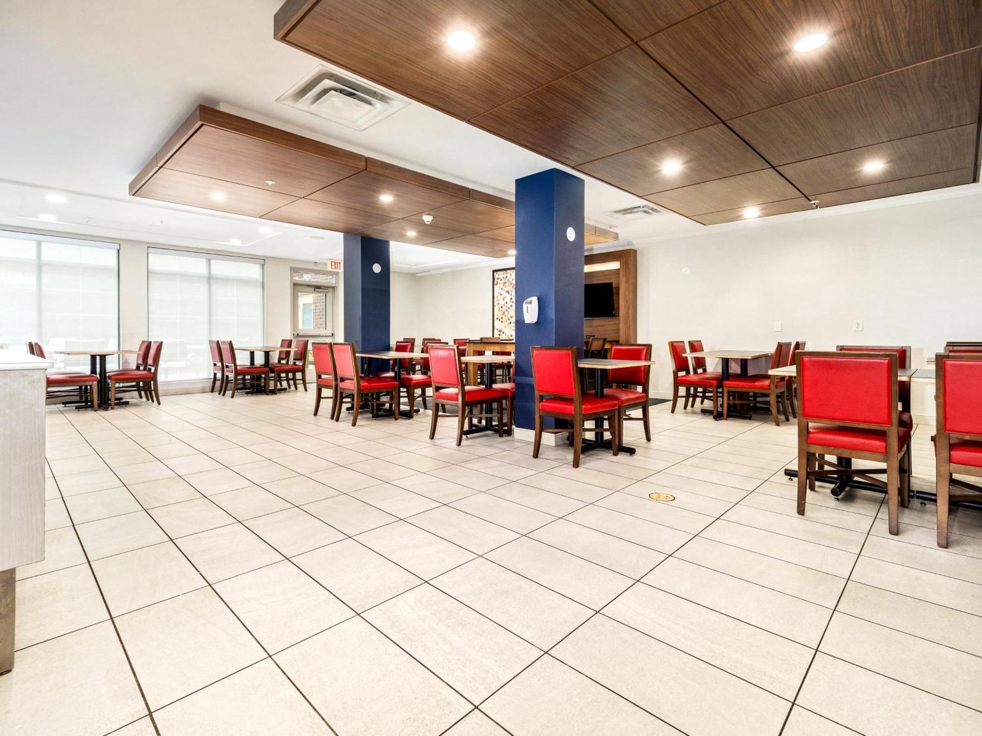 Hotel Holiday Express & By Ihg Medicine Hat