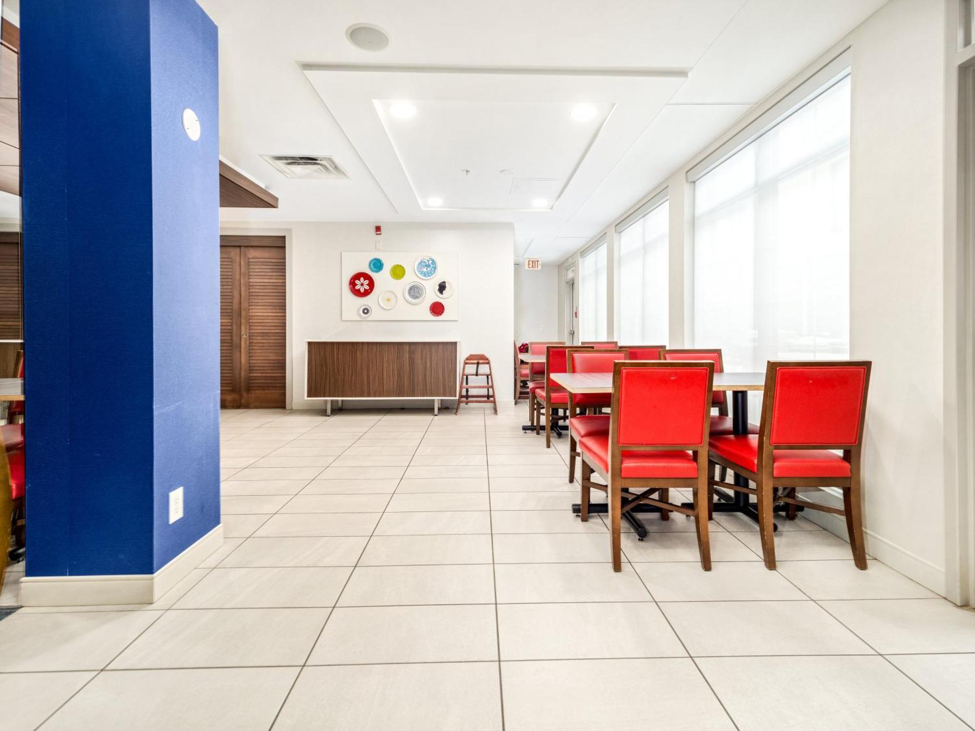 Holiday Express & By Ihg 4* Medicine Hat