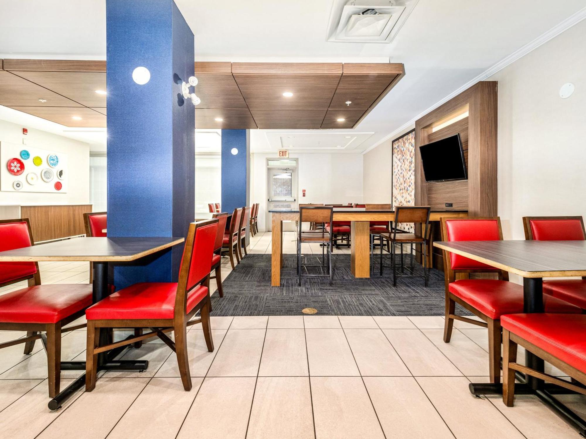 Holiday Express & By Ihg Hotel