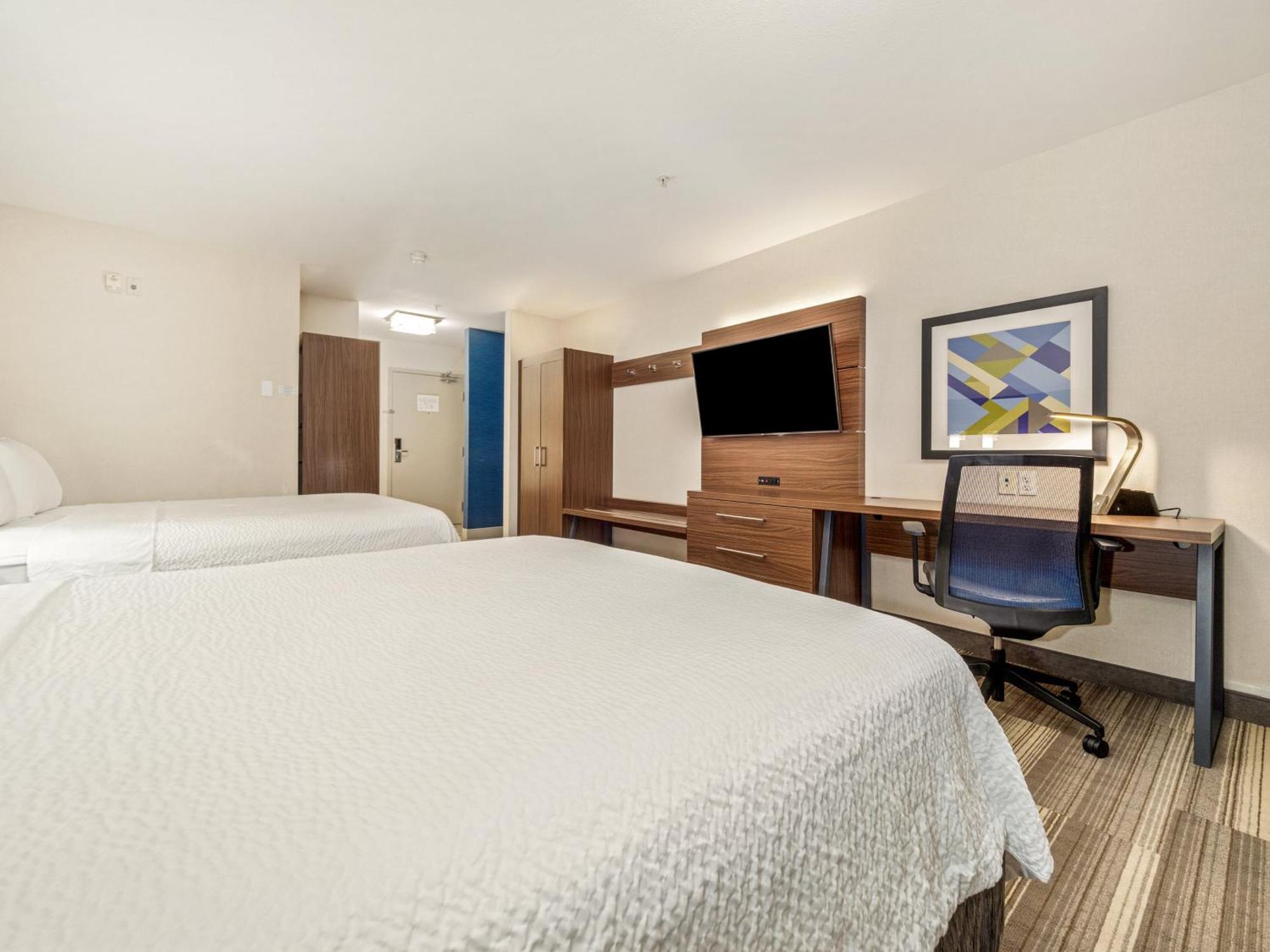 Holiday Express & By Ihg Hotel 4*