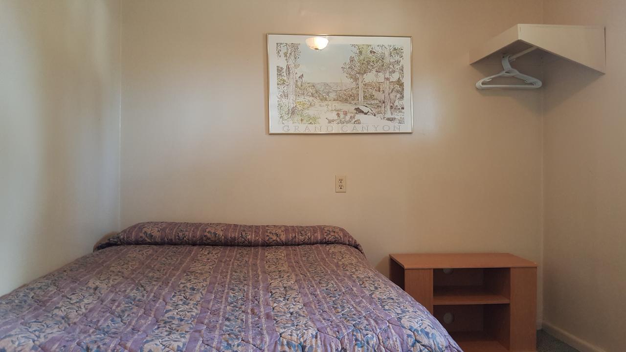 Hat Motel 2*