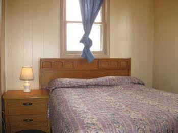 Hat Motel 2*