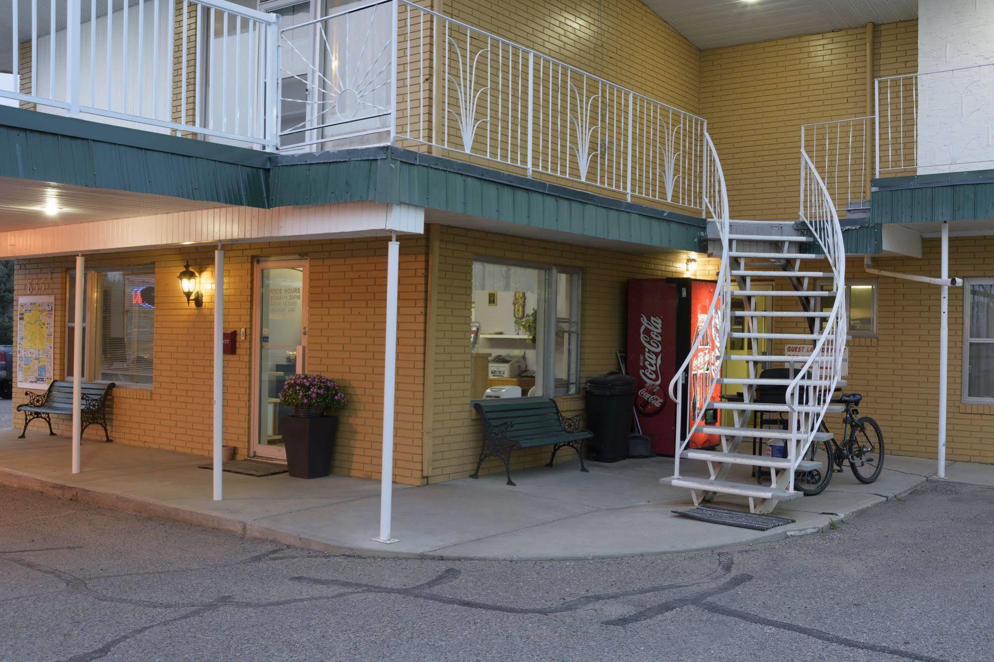 Sun-dek Motel Medicine Hat