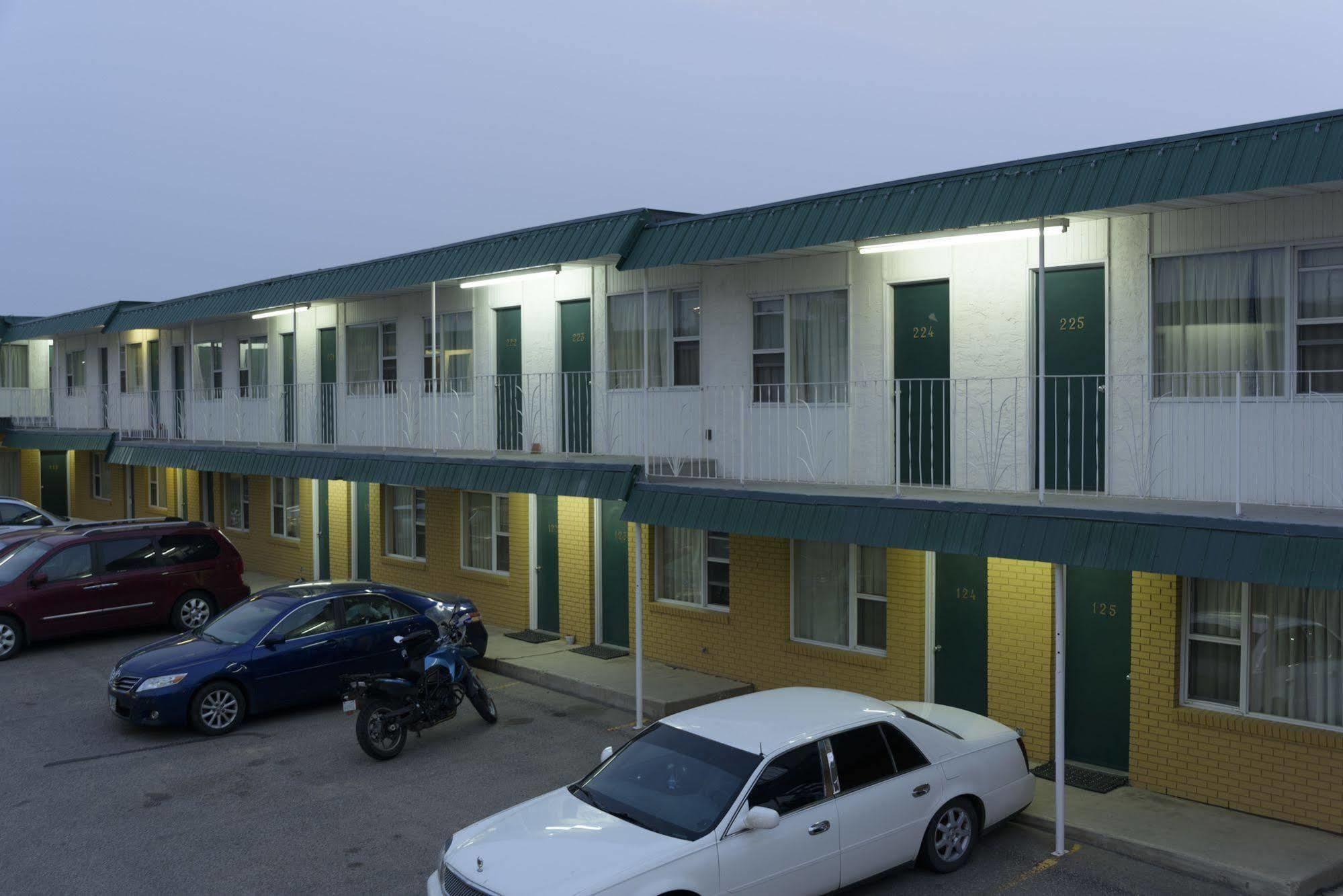 Sun-dek Motel