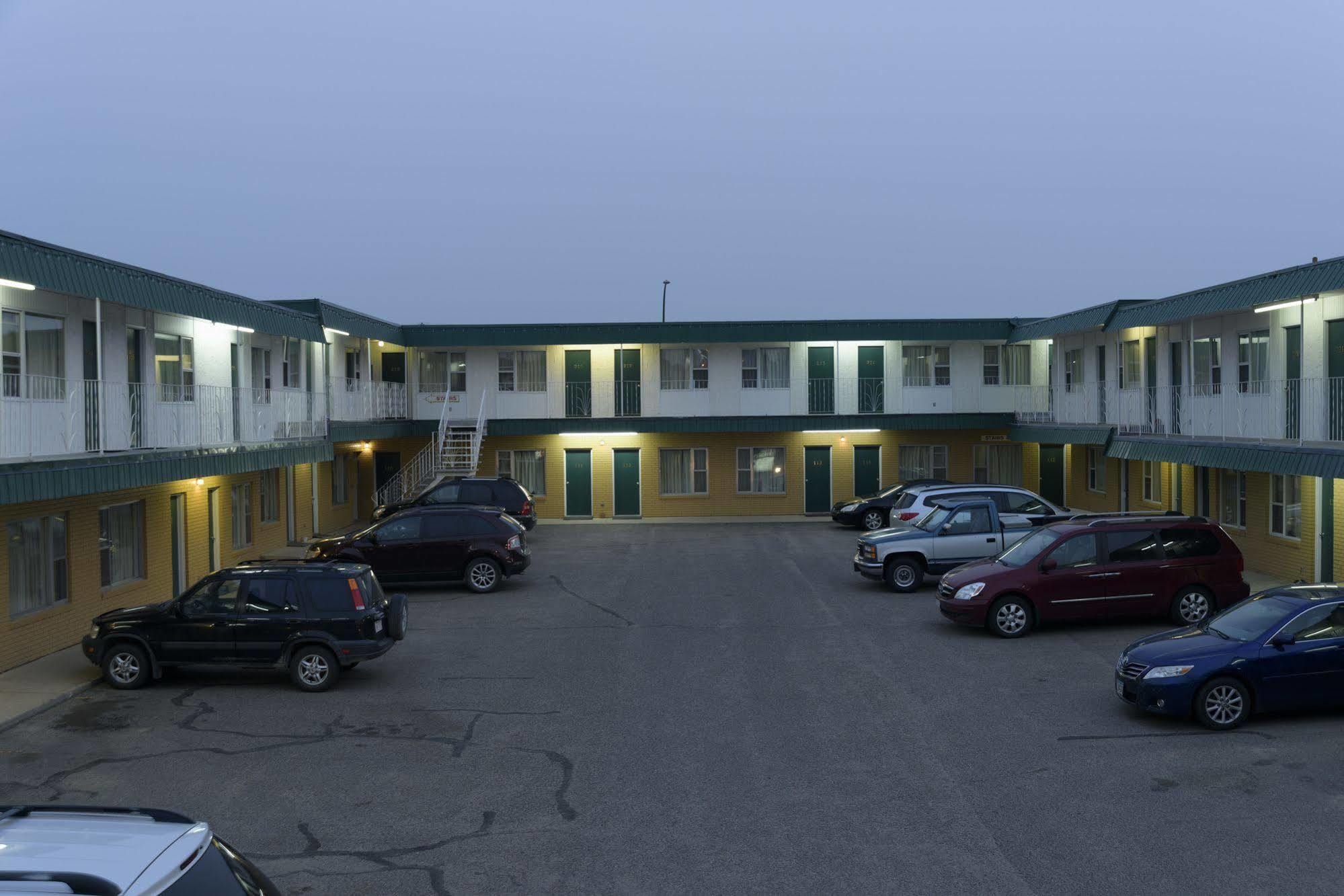 Sun-dek 2* Medicine Hat