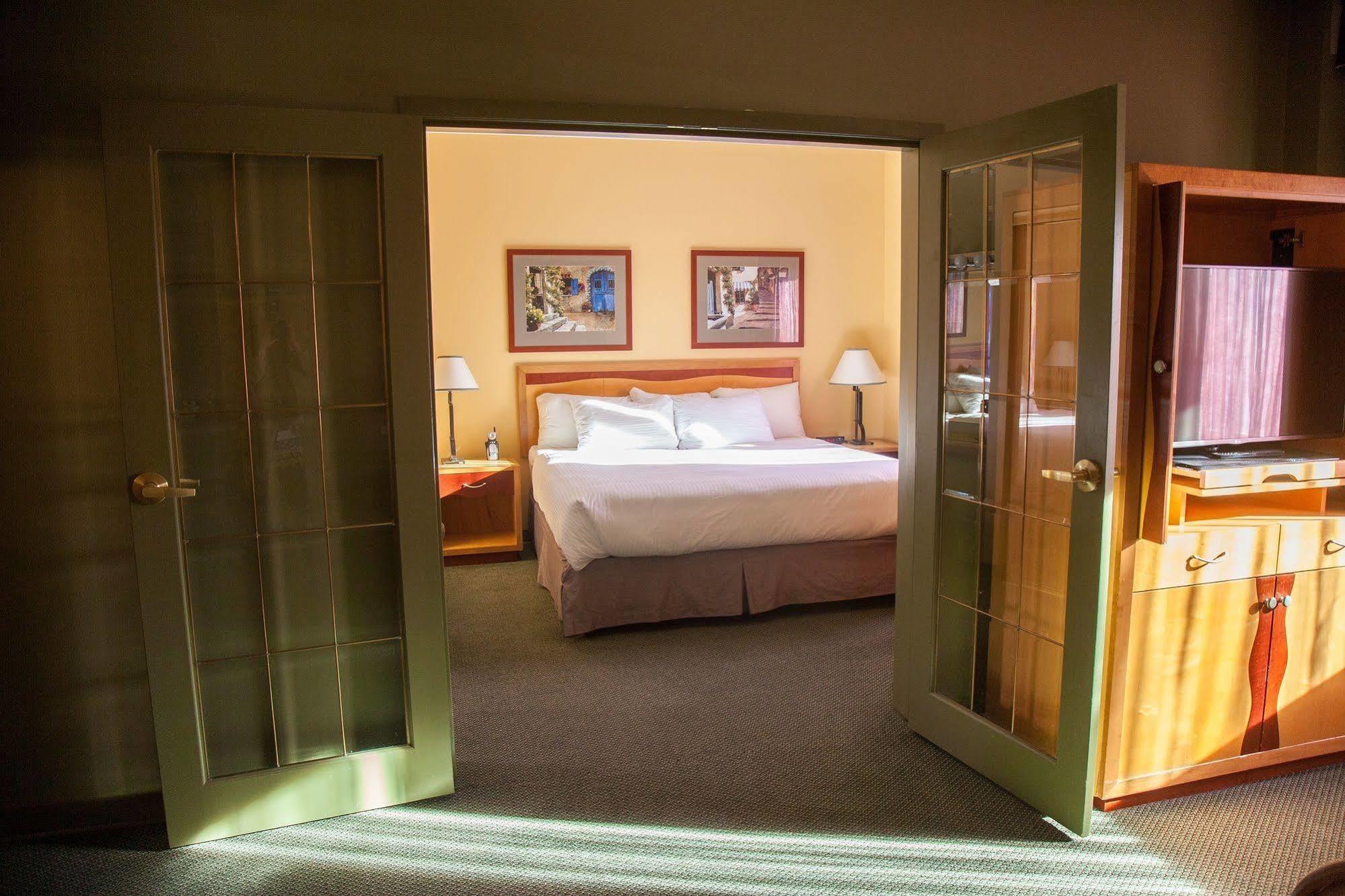Hotel Medicine Lodge, Trademark Collection By Wyndham Medicine Hat