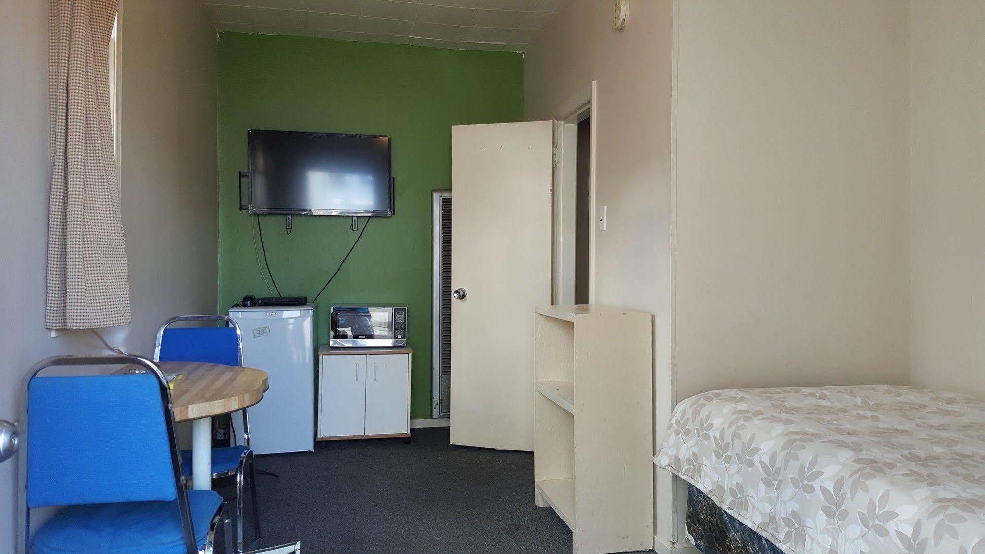 Hat Motel Medicine Hat