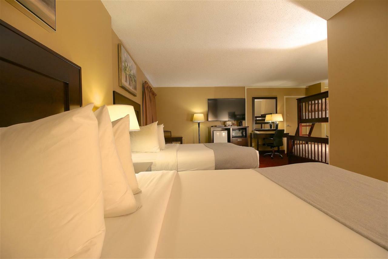 Clarion Pointe Hotel 3*